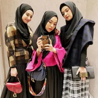 8 Potret Akrabnya Medina Zein & Zaskia Sungkar, Kini Terbelit Masalah Hukum