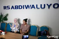 8 Potret Aldila Jelita Ungkap Kondisi Terkini Indra Bekti, Berkaca-Kaca Sebut Sang Suami Sempat Kehilangan Memori Jangka Pendek
