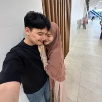 8 Potret Alvin Faiz Pamer Kemesraan dengan Henny, Disebut Nggak Mau Kalah dari Larissa yang Baru Nikah Lagi