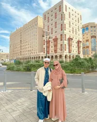 8 Potret Alvin Faiz Umrah Bareng Istri Walau Tengah Berbadan Dua, Bagikan Potret Romantis Melalui Social Media