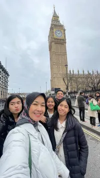 8 Potret Alya Rohali Liburan ke Eropa, Ajak Putri-putri Cantiknya Jalan-jalan - Sambangi si Sulung yang Berkuliah di London