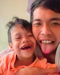 8 Potret Anak Kedua Dede Sunandar Menderita Penyakit Langka, Akui Sempat Down