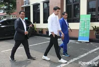 8 Potret Andrew Andika yang Mengaku Emosional Jalani Sidang Mediasi Perceraian dengan Tengku Dewi, Tetap Berupaya Tegar 