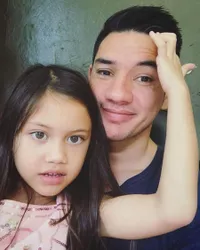 8 Potret Andrew White Bareng Putri Bungsunya, Ayah Impian Banget Nih!
