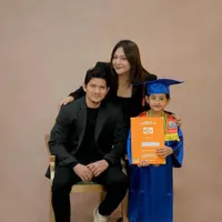 8 Potret Aneska Putri Bungsu Audy Item dan Iko Uwais Saat Wisuda TK, Cantik Kenakan Toga - Ramai Mendapat Ucapan Selamat