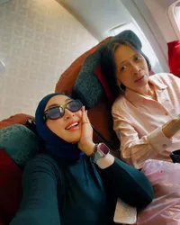 8 Potret Angelina Sondakh Ajak Sang Bunda dan Keanu Massaid Liburan ke Manado, Teringat Mendiang Ayah - Kenangan Kampung Halaman