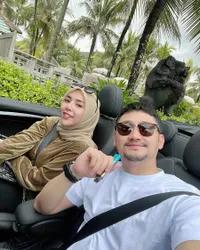 8 Potret Angga Wijaya Bulan Madu Bareng Istri, Netizen Justru Sindir Dewi Perssik: Yang Sono Kepanasan