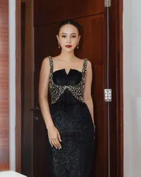 8 potret Anggika Bolsterli yang Bimbang Memilih Antara Rangga Azof dan Anthony Xie dalam Sinetron Terbaru SCTV 'DIANTARA DUA SUAMI'