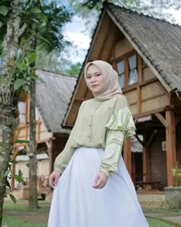 8 Potret Anisa Rahman Eks Personel Sabyan yang Dinikahi Pria Asal Malaysia - Terseret Kabar Nissa dan Ayus
