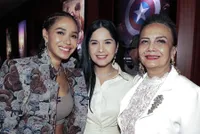 8 Potret Annisa Pohan di Gala Premiere Film, Kecantikan & Pesonanya Nggak Kalah Dengan Para Artis yang Hadir 
