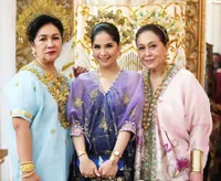 8 Potret Annisa Pohan Hadiri Halal Bi Halal HRB, Tampil Cantik Penuh Pesona dalam Balutan Baju Bodo - Akrab dengan Titiek Soeharto