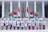 8 Potret Annisa Pohan Halal bi Halal bersama Ibu-Ibu Pejabat Negara, Akrab dengan Iriana Jokowi - Tampil Cantik dan Anggun Berkebaya Putih
