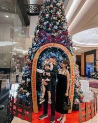 8 Potret Anthony Xie Bintang Sinetron 'DI ANTARA DUA CINTA' Rayakan Natal Bersama Keluarga, Sempat Puji Audi Marissa Secantik Permaisuri