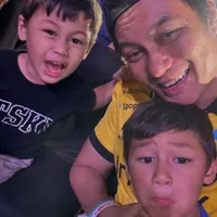 8 Potret Antusiasme Baim Wong Mendukung Tim Favoritnya di Final MPL 2024 - Ayo Menangin Onic!