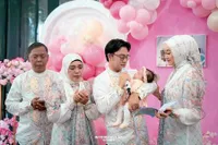 8 Potret Aqiqah Anak Danang Pradana & Hemas Nura, Iis Dahlia Potong Rambut Sang Bayi