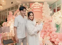 7 Potret Aqiqah Anak Kevin Aprilo, Addie MS & Memes Bahagia Bareng Cucu Pertama