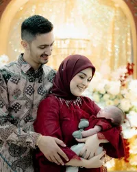 8 Potret Aqiqah Baby Omar Anak Kedua Vebby Palwinta, Sederhana Penuh Kebahagiaan