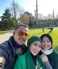 8 Potret Aquene Aziz Djorghi Anak Gadis Sultan Djorghi Dalam Balutan Hijab, Paras Cantiknya Bikin Hati Adem