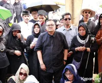 8 Potret Arif Calon Suami Shena Malsiana yang Nyaris Ambruk di Pemakaman Kekasihnya, Sudah Siapkan Mas Kawin - Beli Rumah