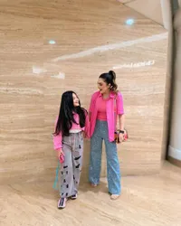 8 Potret Arsy Hermansyah Temani Ashanty Kerja Seharian, Ibu dan Anak Sama-sama Cantik - Kompak Bak Kakak Adik