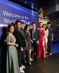 8 Potret Artis Tanah Air di Disney’s Asia Pacific Content Showcase Singapore 2022, Refal Hady Tampil Menawan dengan Baju Berwarna Pink