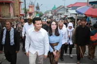 8 Potret Arumi Bachsin Dampingi Suami Lepas Pawai Ogoh-Ogoh di Tosari, Cantik Memesona Bikin Salfok