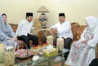 8 Potret Arumi Bachsin Ikut Lebaran Kupat di Trenggalek, Jadi Incaran Foto Bareng Warga