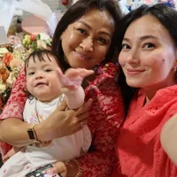 8 Potret Asmirandah Unggah Momen Bareng Sang Ibunda yang Lagi Berulang Tahun, Beri Ucapan Mengharukan - Kenang Mendiang Ayahanda
