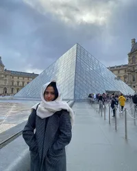 8 Potret Athalia Lemos Anak Sambung Krisdayanti yang Kini Kuliah di Portugal, Sedang Liburan ke Paris - Makin Cantik