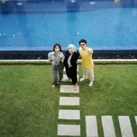 8 Potret Atta Halilintar dan Aurel Main ke Rumah Fuji, Diterima dengan Tangan Terbuka - Tetap Akrab dan Tertawa Bersama