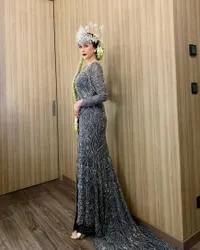 8 Potret Aura Kasih Jadi 'Pengantin', Cantiknya Manglingi - Anggun Melenggang di Runway Pakai Busana Pernikahan Adat Sunda