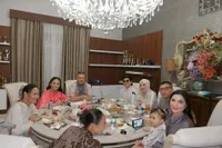 8 Potret Aurel Hemansyah Buka Puasa Bersama 2 Ibu dan 2 Ayahnya, Kumpul Bareng di Rumah Kris Dayanti