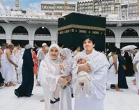 8 Potret Aurel Hermansyah dan Atta Halilintar Rayakan Anniversary ke-3 dengan Malam Mingguan di Dubai, Nikmati Cendol Emas - Ramai Didoakan Langgeng