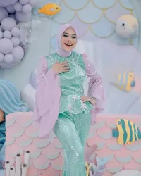 8 Potret Aurel Hermansyah dengan Kostum Mermaid di Ultah Azura, Dipuji Langsing Cantik Gak Ngebosenin