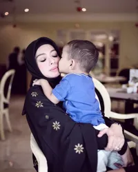 8 Potret Aureli Beata, Istri Cantik Rionaldo Stockhorst yang Jarang Tersorot - Blasteran Indo Jerman
