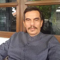 8 Potret Ayah Andhika Pratama, Keturunan Belanda yang Sayang Cucu Banget