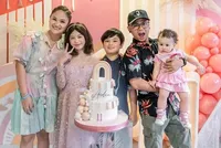 8 Potret Ayu Natasya Istri Wendi Cagur, bak ABG Meski Sudah Punya Tiga Anak - Netizen: Awet Muda Karena Suaminya Melawak Melulu