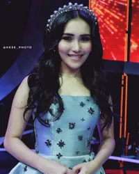 8 Potret Ayu Ting Ting Pakai Headpiece Rinaldy Yunardi, Bak Ratu!
