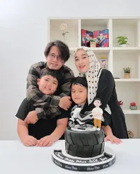 8 Potret Ayus Sabyan dan Ririe Fairus Momong Anak Berdua, Tetap Kompak Meski Cerai di Tengah Isu Perselingkuhan