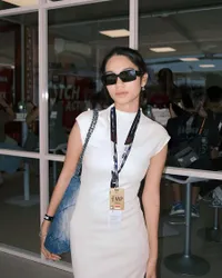 8 Potret Azizah Salsha Saat Nonton MotoGP 2023 di Mandalika, Pose Bareng Cowok Lain Jadi Sorotan!