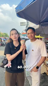 8 Potret Azriel Hermansyah dan Sarah Menzel Belanja di Pasar Tradisional, Challenge Budget Rp60 Ribu
