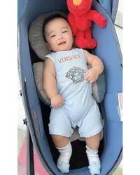 8 Potret Baby Abe Anak Momo Geisha yang Makin Lucu Dengan Rambut Jabrik, Bikin Gemas