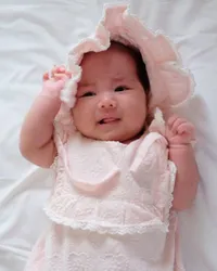 8 Potret Baby Ariella Anak Yuanita Christiani Pakai Topi Rajut, Cantiknya Gemesin Seperti Boneka