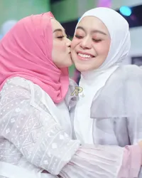 8 Potret Baby Bump Ega Noviantika yang Mulai Terlihat, Bahagia Jalani Kehamilan Kedua - Makin Glowing