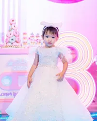 8 Potret Baby Claire Anak Shandy Aulia Ulang Tahun ke-3, Cantiknya Pakai Dress Mewah - Bikin Orang Tua Bahagia