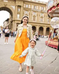 8 Potret Baby Claire Jadi Sosialita Cilik Selama di Italia, Gayanya Nggak Kalah Cantik dan Stylish dari Shandy Aulia