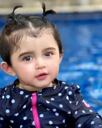 8 Potret Baby Guzel Anak Margin & Ali Syakieb, Makin Cantik Menggemaskan dengan Gaya Rambut Barunya