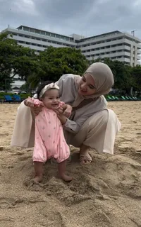 8 Potret Baby Humaira Anak Zaskia Sungkar dan Irwansyah, Si Imut Murah Senyum Disebut Makin Mirip Ukasya