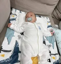 8 Potret Baby Shakti Anak Charly Van Houten yang Jaraknya Jauh Banget dari Kakak-Kakaknya, Anteng Dipangku Ayahnya Main Piano