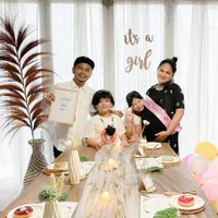 8 Potret Baby Shower Istri Wendy Cagur di Kehamilan Anak Ketiga, Ungkap Jeni Kelamin Buah Hati